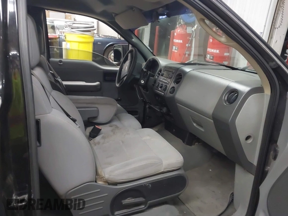 2006 Ford F-150 STX with VIN 1FTRX12W96NB42417, listed as a IAAI auction lot 41910493 with 220,559 mi miles. Bid and sale history available at carsss.com. Image 5.