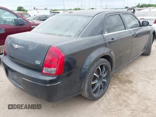 2007 Chrysler 300 Touring z VIN 2C3LA53G57H721960, wystawiony jako IAAI lot #42024456 z przebiegiem 220 899 mil mil oraz . Historia ofert i sprzedaży dostępna na DreamBid. Obrazek 4.