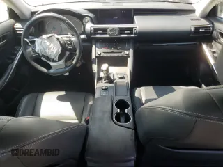 2018 Lexus IS 300 z VIN JTHBA1D22J5077107, wystawiony jako Copart lot #62941135 z przebiegiem 44 754 mil mil oraz Szkoda całkowita • Salvage title. Historia ofert i sprzedaży dostępna na DreamBid. Obrazek 8.