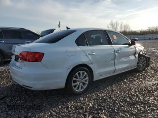 2013 Volkswagen Jetta SE with VIN 3VWDX7AJ8DM210472, listed as a Copart auction lot 44697165 with 132,736 mi miles and Salvage title. Bid and sale history available at DreamBid. Image 3.