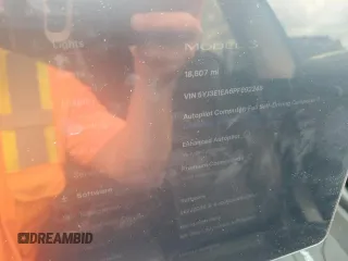 2023 Tesla Model 3 z VIN 5YJ3E1EA6PF692248, wystawiony jako Copart lot #58831805 z przebiegiem 18 607 mil mil oraz Szkoda całkowita • Salvage title. Historia ofert i sprzedaży dostępna na DreamBid. Obrazek 9.