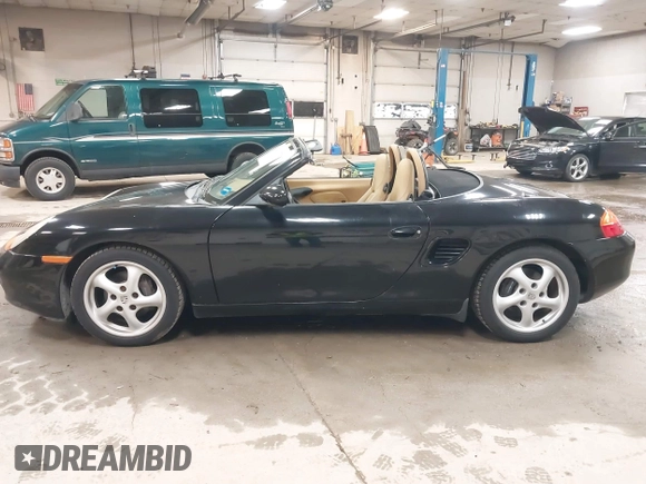 1999 Porsche Boxster z VIN WP0CA2984XU622814, wystawiony jako IAAI lot #42234977 z przebiegiem 52 404 mil mil oraz . Historia ofert i sprzedaży dostępna na DreamBid. Obrazek 12.