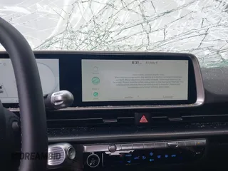 2024 Hyundai Ioniq 6 SEL z VIN KMHM34AC0RA076572, wystawiony jako IAAI lot #42188178 z przebiegiem 1 828 mil mil oraz . Historia ofert i sprzedaży dostępna na DreamBid. Obrazek 18.