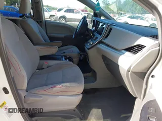 2016 Toyota Sienna L z VIN 5TDZK3DC7GS735427, wystawiony jako IAAI lot #42333624 z przebiegiem 82 599 mil mil oraz . Historia ofert i sprzedaży dostępna na DreamBid. Obrazek 5.