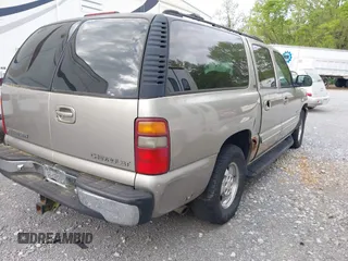 2000 Chevrolet Suburban LT with VIN 3GNFK16T0YG143198, listed as a IAAI auction lot 41992700 with 241,629 mi miles. Bid and sale history available at carsss.com. Image 4.
