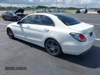 2016 Mercedes-Benz C 300 z VIN WDDWF4JB4GR172222, wystawiony jako IAAI lot #42562817 z przebiegiem 73 561 mil mil oraz . Historia ofert i sprzedaży dostępna na DreamBid. Obrazek 3.