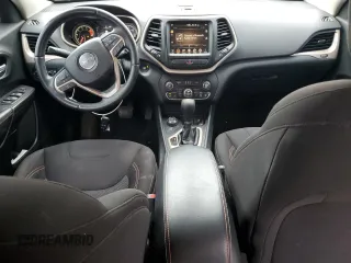 2016 Jeep Cherokee Latitude z VIN 1C4PJMCSXGW321339, wystawiony jako Copart lot #59955005 z przebiegiem 136 027 mil mil oraz Szkoda całkowita • Salvage title. Historia ofert i sprzedaży dostępna na DreamBid. Obrazek 8.