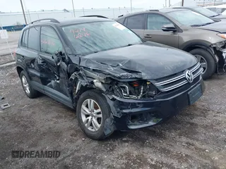 2017 Volkswagen Tiguan S z VIN WVGBV7AX1HK031235, wystawiony jako IAAI lot #42146876 z przebiegiem 95 028 mil mil oraz . Historia ofert i sprzedaży dostępna na DreamBid. Obrazek 1.
