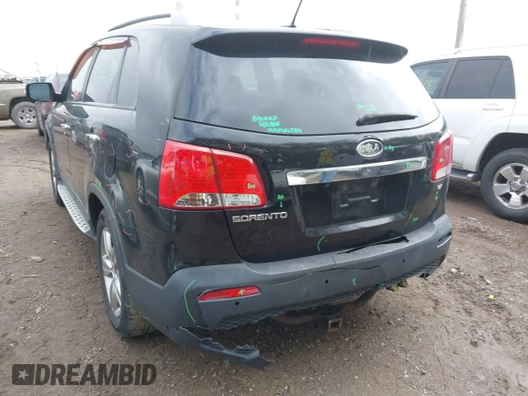 2013 Kia Sorento EX z VIN 5XYKU4A69DG365736, wystawiony jako IAAI lot #42127780 z przebiegiem 184 410 mil mil oraz . Historia ofert i sprzedaży dostępna na DreamBid. Obrazek 6.