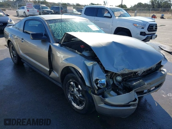 2008 Ford Mustang Deluxe with VIN 1ZVHT80N085170844, listed as a IAAI auction lot 41673185 with 274,392 mi miles. Bid and sale history available at carsss.com. Image 1.