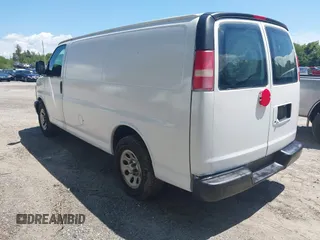 2014 Chevrolet Express Cargo z VIN 1GCSGAFX1E1168424, wystawiony jako IAAI lot #42610312 z przebiegiem 245 507 mil mil oraz . Historia ofert i sprzedaży dostępna na DreamBid. Obrazek 3.
