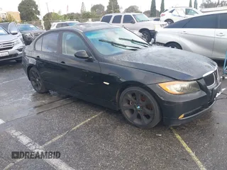 2006 BMW 3 Series 325i with VIN WBAVB17596NK31950, listed as a IAAI auction lot 41583661 with 189,306 mi miles. Bid and sale history available at carsss.com. Image 1.