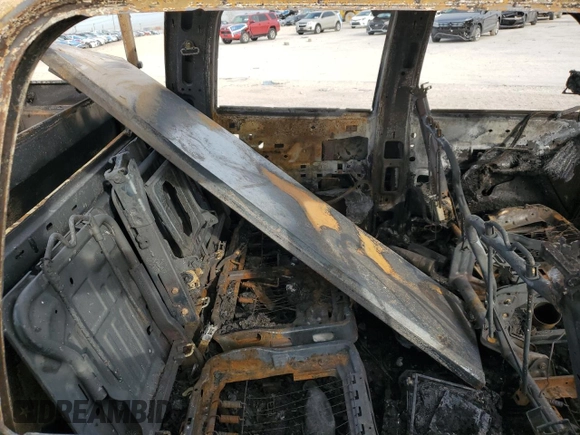 2005 Chevrolet Silverado 1500 LS z VIN 2GCEC13T751223320, wystawiony jako Copart lot #47771685 z przebiegiem Nie podano mil oraz Nie do naprawy • Non repairable. Historia ofert i sprzedaży dostępna na DreamBid. Obrazek 10.