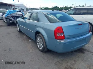 2008 Chrysler 300 Limited z VIN 2C3KA33G98H267617, wystawiony jako IAAI lot #42256596 z przebiegiem 391 552 mil mil oraz . Historia ofert i sprzedaży dostępna na DreamBid. Obrazek 3.