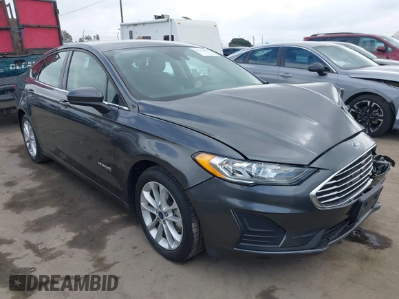 2019 Ford Fusion SE with VIN 3FA6P0LUXKR174476, listed as a IAAI auction lot 42110902 with 33,260 mi miles and . Bid and sale history available at DreamBid. Image 1.