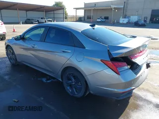 2023 Hyundai Elantra Blue z VIN KMHLM4AJ7PU059237, wystawiony jako IAAI lot #41394314 z przebiegiem 34 248 mil mil oraz . Historia ofert i sprzedaży dostępna na DreamBid. Obrazek 3.