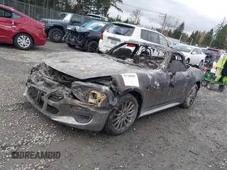 2017 FIAT 124 Spider Elaborazione Abarth z VIN JC1NFAEK7H0104174, wystawiony jako IAAI lot #41700507 z przebiegiem Nie podano mil oraz . Historia ofert i sprzedaży dostępna na DreamBid. Obrazek 2.