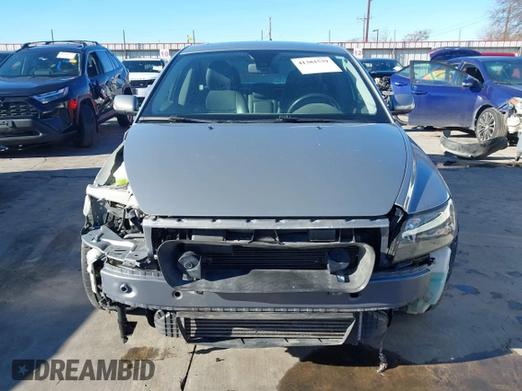 2005 Volvo S40 with VIN YV1MS682352101690, listed as a IAAI auction lot 41381539 with 104,494 mi miles. Bid and sale history available at carsss.com. Image 6.