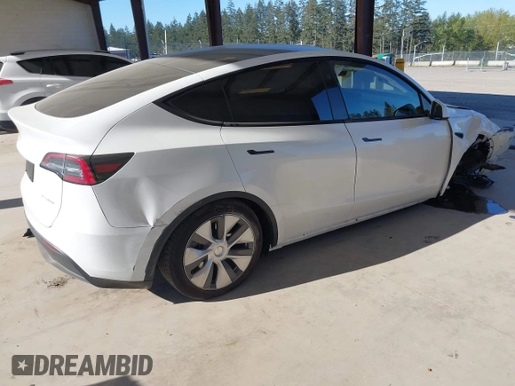 2024 Tesla Model Y Long Range with VIN 7SAYGAEEXRF988561, listed as a IAAI auction lot 42058248 with 7,845 mi miles. Bid and sale history available at carsss.com. Image 4.