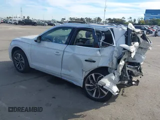 2022 Audi Q5 S line Premium z VIN WA1GAAFY3N2101201, wystawiony jako IAAI lot #41263245 z przebiegiem 28 361 mil mil oraz . Historia ofert i sprzedaży dostępna na DreamBid. Obrazek 3.
