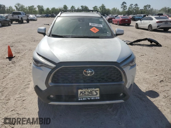 2022 Toyota Corolla Cross XLE with VIN 7MUDAAAG2NV013763, listed as a Copart auction lot 53041385 with 13 mi miles and Clean title. Bid and sale history available at DreamBid. Image 5.