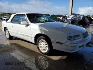 1995 Chrysler LeBaron z VIN 1C3EU4531SF671668, wystawiony jako Copart lot #74679224 z przebiegiem 77 023 mil mil oraz Nie do naprawy. Historia ofert i sprzedaży dostępna na DreamBid. Obrazek 4.