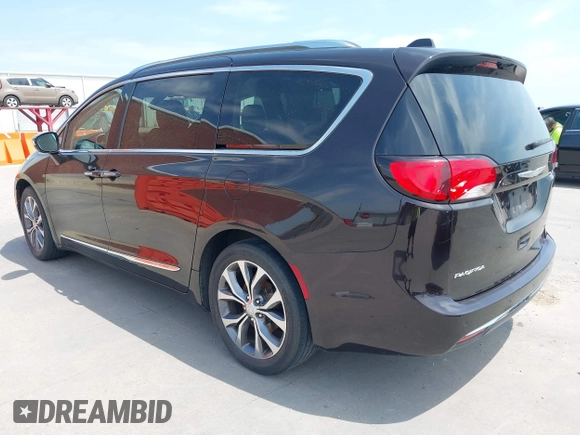 2017 Chrysler Pacifica Limited with VIN 2C4RC1GG8HR583927, listed as a IAAI auction lot 42062739 with 159,234 mi miles and . Bid and sale history available at DreamBid. Image 3.