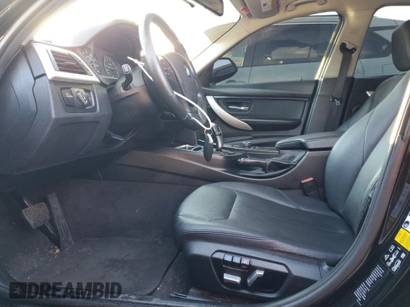 2016 BMW 3 Series 320i xDrive z VIN WBA8A3C52GK688328, wystawiony jako Copart lot #86874304 z przebiegiem 84 764 mil mil oraz Szkoda całkowita • Salvage title. Historia ofert i sprzedaży dostępna na DreamBid. Obrazek 7.