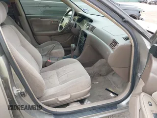 2000 Toyota Camry CE z VIN JT2BG22K9Y0458526, wystawiony jako IAAI lot #42289402 z przebiegiem 269 596 mil mil oraz . Historia ofert i sprzedaży dostępna na DreamBid. Obrazek 5.