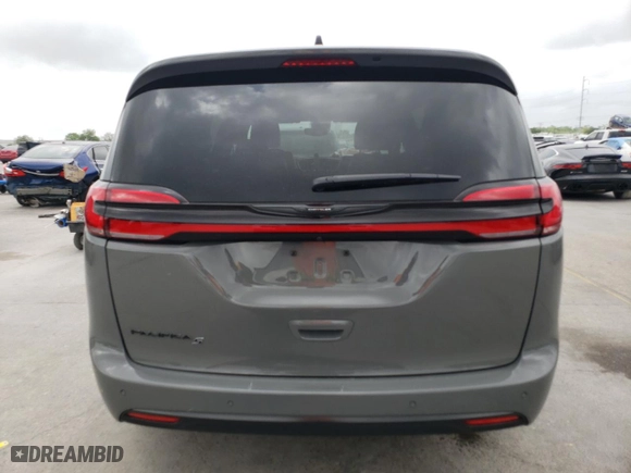 2024 Chrysler Pacifica Touring L with VIN 2C4RC1BG8RR199817, listed as a Copart auction lot 51274005 with 7,507 mi miles and Salvage Title. Bid and sale history available at carsss.com. Image 6.