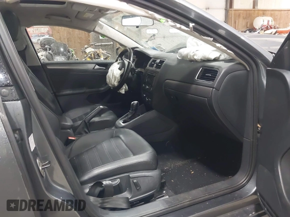 2014 Volkswagen Jetta SEL с VIN 3VWL17AJ6EM372759, выставлен на аукционе IAAI как лот 42305046 с пробегом 99 645 миль миль и . История ставок и продаж доступна на DreamBid. Изображение 5.