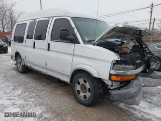 2005 Chevrolet Express Passenger with VIN 1GBFG15X051116435, listed as a IAAI auction lot 41569781 with 204,513 mi miles. Bid and sale history available at carsss.com. Image 1.