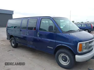 2002 Chevrolet Express with VIN 1GAHG39RX21222715, listed as a IAAI auction lot 42201370 with 107,516 mi miles. Bid and sale history available at carsss.com. Image 1.