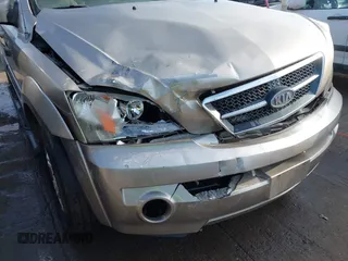 2005 Kia Sorento LX with VIN KNDJD733555359460, listed as a IAAI auction lot 41500228 with 157,649 mi miles. Bid and sale history available at carsss.com. Image 6.