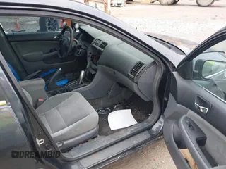 2003 Honda Accord LX z VIN 1HGCM56343A070391, wystawiony jako IAAI lot #41845069 z przebiegiem 297 781 mil mil oraz . Historia ofert i sprzedaży dostępna na DreamBid. Obrazek 5.