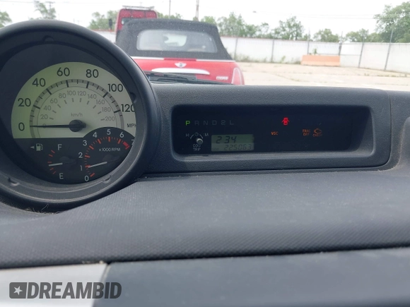 2005 Scion xB z VIN JTLKT324254015802, wystawiony jako IAAI lot #42416705 z przebiegiem 225 063 mil mil oraz . Historia ofert i sprzedaży dostępna na DreamBid. Obrazek 7.