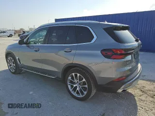 2024 BMW X5 xDrive40i z VIN 5UX23EU05R9T53848, wystawiony jako Copart lot #56057905 z przebiegiem 45 572 mil mil oraz Tytuł czysty. Historia ofert i sprzedaży dostępna na DreamBid. Obrazek 2.