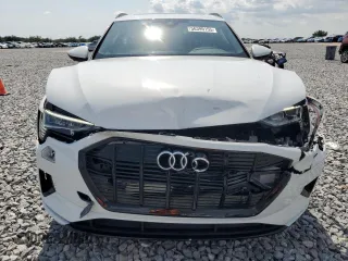 2022 Audi e-tron Premium Plus z VIN WA1LAAGE8NB019791, wystawiony jako Copart lot #56399155 z przebiegiem 24 521 mil mil oraz Szkody całkowita. Historia ofert i sprzedaży dostępna na DreamBid. Obrazek 5.