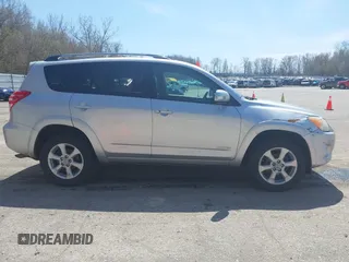 2010 Toyota RAV4 Ltd with VIN 2T3DF4DV5AW070569, listed as a IAAI auction lot 42105082 with 207,432 mi miles. Bid and sale history available at carsss.com. Image 13.