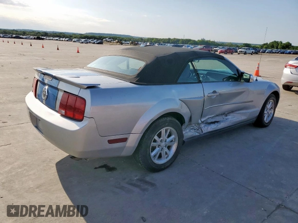 2008 Ford Mustang Deluxe z VIN 1ZVHT84NX85201463, wystawiony jako Copart lot #55823485 z przebiegiem 197 944 mil mil oraz Czysty tytuł • Clean title. Historia ofert i sprzedaży dostępna na DreamBid. Obrazek 3.