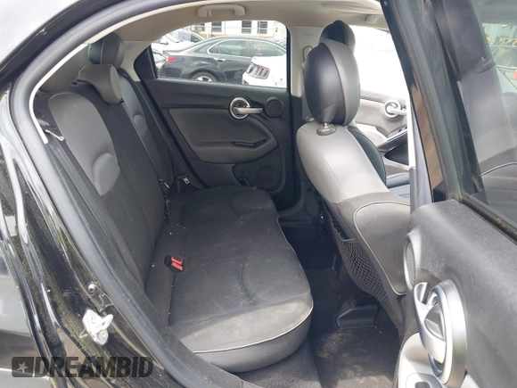2016 FIAT 500X Easy z VIN ZFBCFXBT1GP441877, wystawiony jako IAAI lot #42128524 z przebiegiem 228 077 mil mil oraz . Historia ofert i sprzedaży dostępna na DreamBid. Obrazek 8.