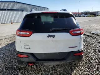2018 Jeep Cherokee Trailhawk with VIN 1C4PJMBX0JD619737, listed as a Copart auction lot 46181354 with 117,381 mi miles and Clean Title. Bid and sale history available at carsss.com. Image 6.