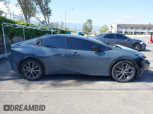 2023 Toyota Prius LE z VIN JTDADABU6P3001399, wystawiony jako IAAI lot #42137395 z przebiegiem 37 716 mil mil oraz . Historia ofert i sprzedaży dostępna na DreamBid. Obrazek 13.