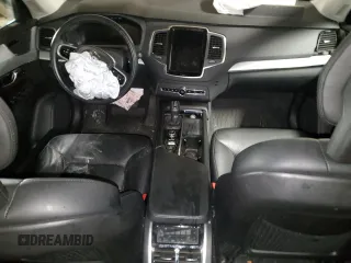 2021 Volvo XC90 Momentum with VIN YV4102PKXM1752387, listed as a Copart auction lot 89260015 with 0 mi miles and Salvage Title. Bid and sale history available at carsss.com. Image 8.