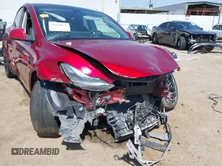 2024 Tesla Model Y Long Range z VIN 7SAYGDEEXRA236065, wystawiony jako IAAI lot #41834658 z przebiegiem 20 313 mil mil oraz . Historia ofert i sprzedaży dostępna na DreamBid. Obrazek 6.