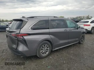 2021 Toyota Sienna XLE z VIN 5TDJRKEC7MS049563, wystawiony jako Copart lot #53114495 z przebiegiem 130 357 mil mil oraz Szkoda całkowita • Salvage title. Historia ofert i sprzedaży dostępna na DreamBid. Obrazek 3.
