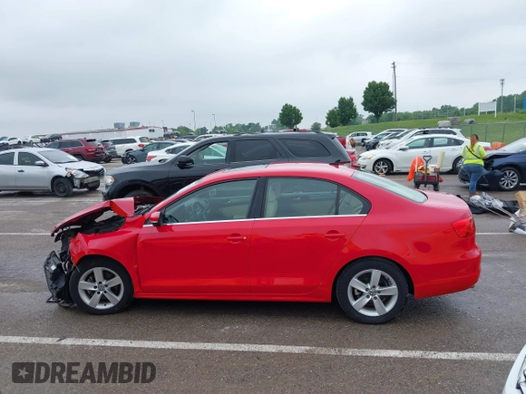 2014 Volkswagen Jetta TDI w/Premium/Nav with VIN 3VWLL7AJ4EM383351, listed as a IAAI auction lot 42424074 with 66,824 mi miles and . Bid and sale history available at DreamBid. Image 15.