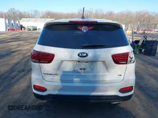 2020 Kia Sorento LX V6 with VIN 5XYPG4A5XLG622373, listed as a IAAI auction lot 41693857 with 120,485 mi miles. Bid and sale history available at carsss.com. Image 16.