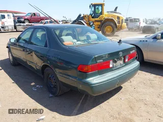 2000 Toyota Camry CE z VIN 4T1BG22K9YU931157, wystawiony jako IAAI lot #42370152 z przebiegiem 222 721 mil mil oraz . Historia ofert i sprzedaży dostępna na DreamBid. Obrazek 3.