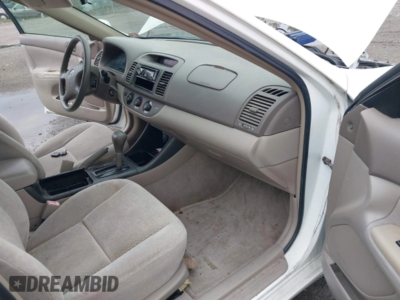 2003 Toyota Camry LE z VIN 4T1BF30K93U044730, wystawiony jako IAAI lot #42044599 z przebiegiem 120 401 mil mil oraz . Historia ofert i sprzedaży dostępna na DreamBid. Obrazek 5.